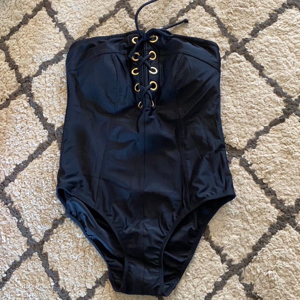 Women’s Strapless Swimsuit